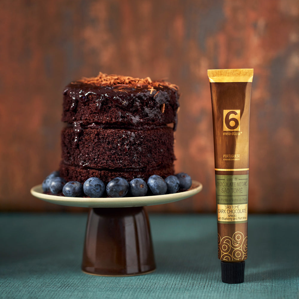
                  
                    São Tomé Dark Chocolate Spread with Blueberry and Liqueur Wine
                  
                