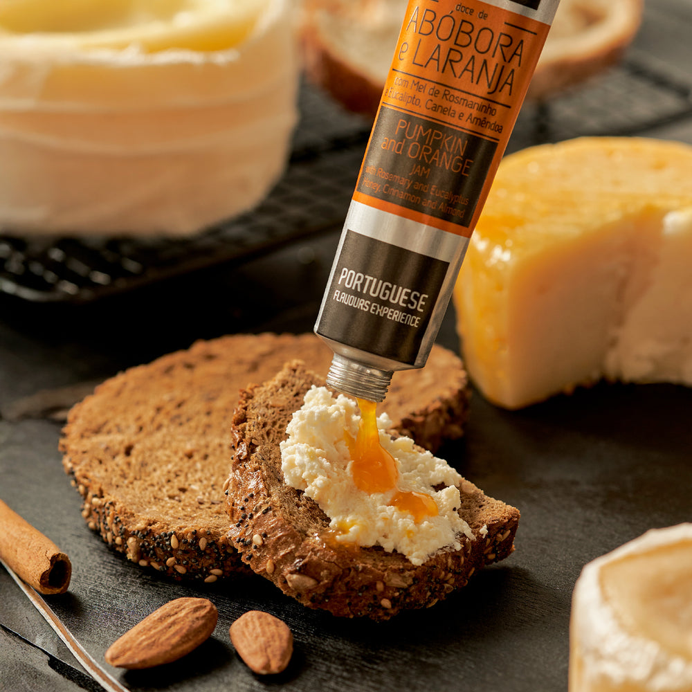 
                  
                    Gastronomic Box n.1: Cow Cheese + Pumpkin Jam | Christmas Special
                  
                