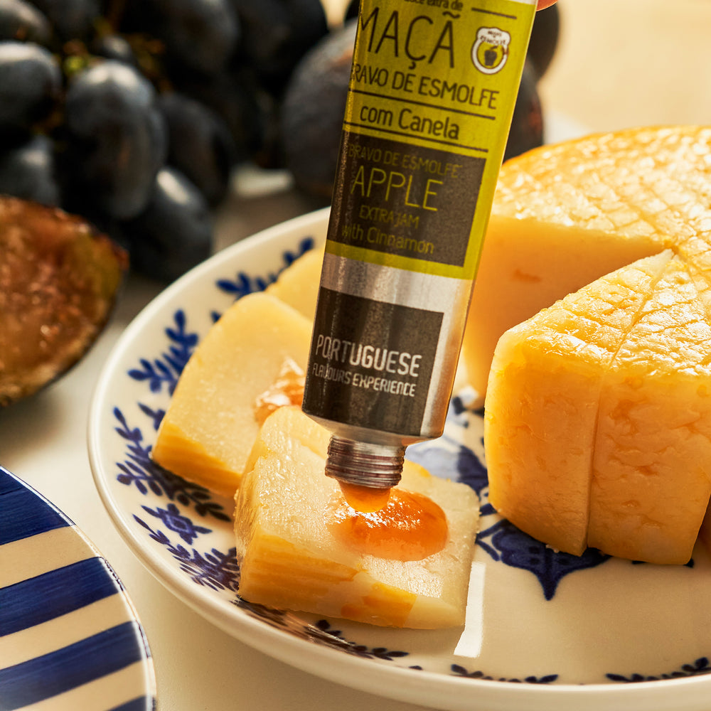 
                  
                    Gastronomic Box n.2: Cow's Cheese + Apple Jam | Christmas Special
                  
                