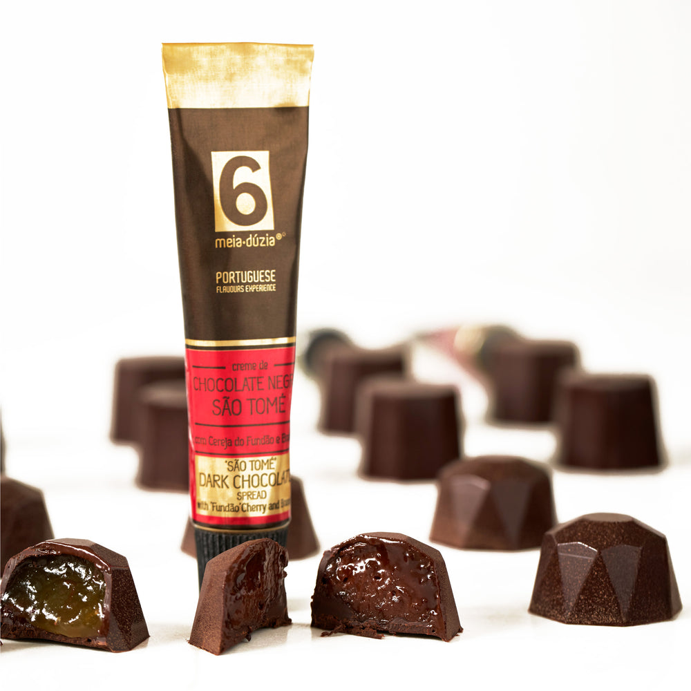 
                  
                    Travel Kit 6 Dark Chocolates São Tomé - Portuguese Tiles - Gift from Portugal
                  
                