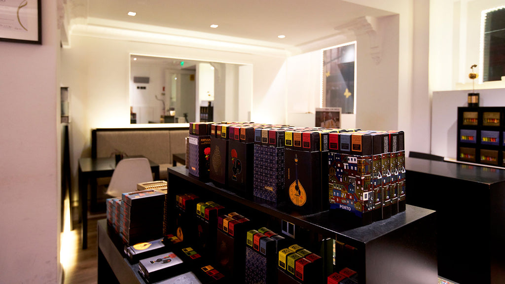 Interior da loja meia.dúzia® Flores no Porto, Portugal