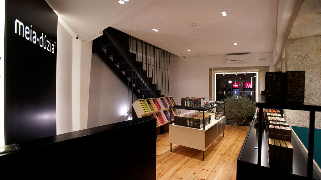 Interior da loja meia.dúzia® Bainharia no Porto, Portugal