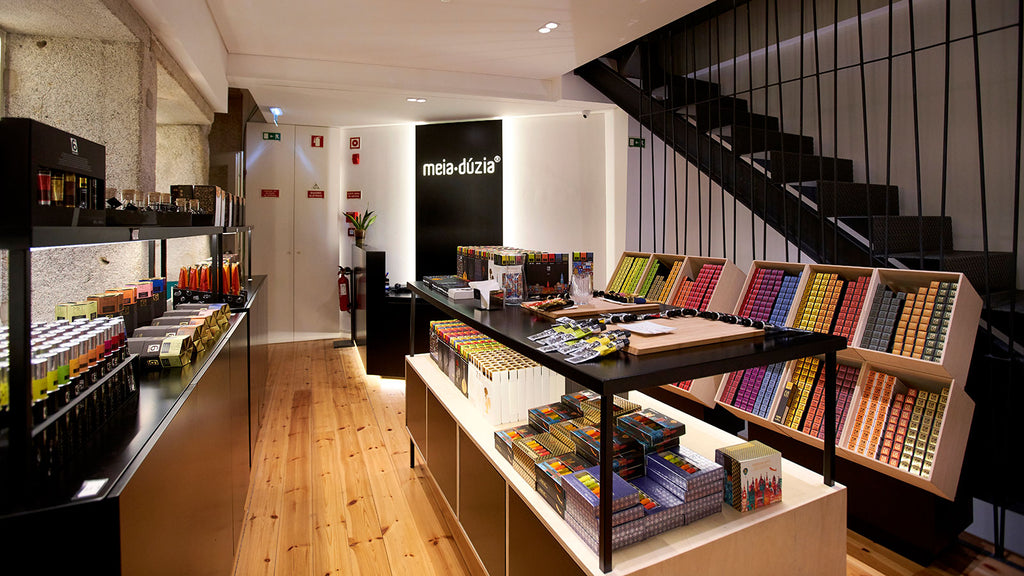 Interior da loja meia.dúzia® Bainharia no Porto, Portugal