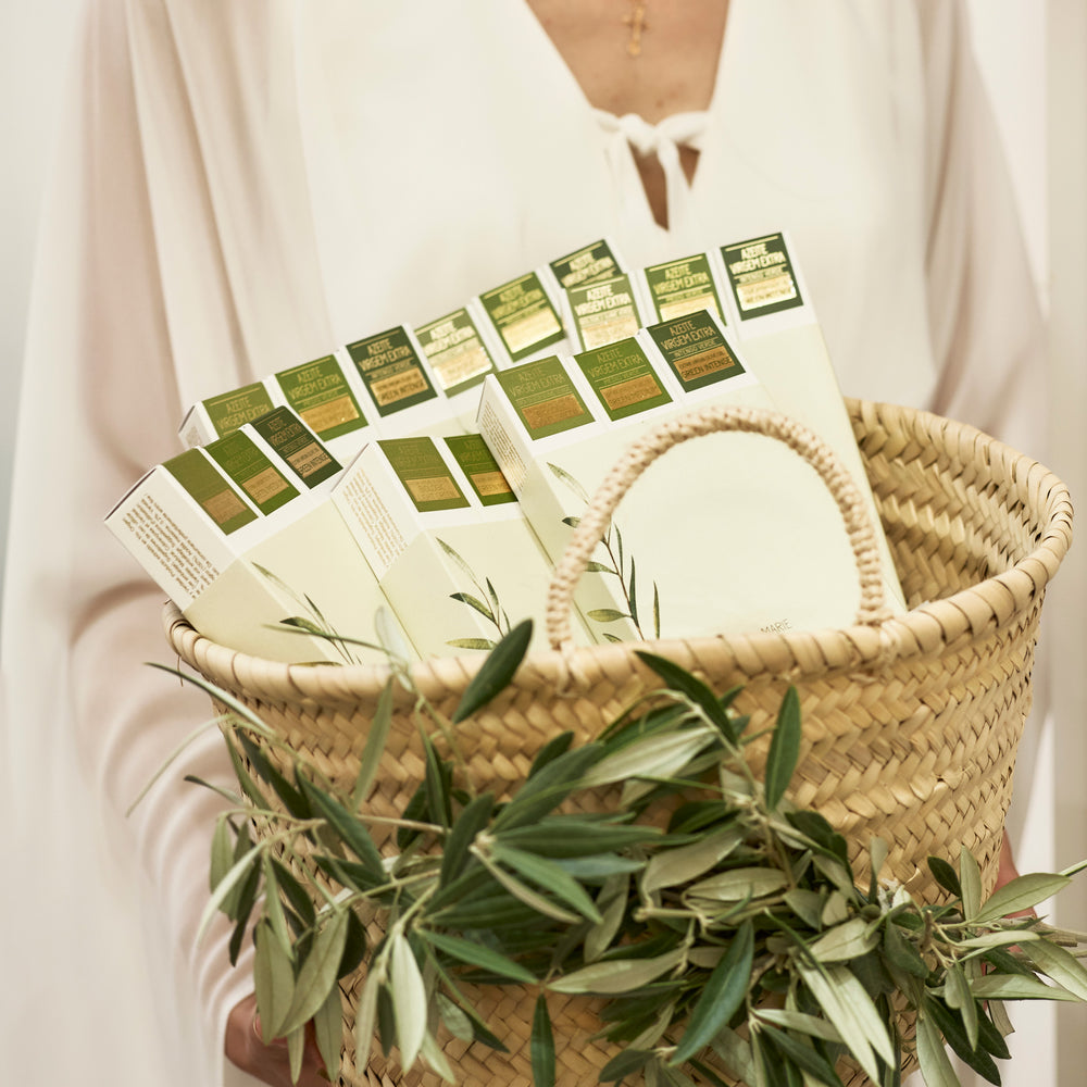 
                  
                    PACK of 3 Olive Oils in Olive Tree Box - Personalized Wedding Favor
                  
                