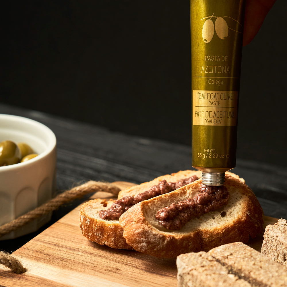 
                  
                    Gastronomic Box n.12: Galega Olive Paste + Mild Green Organic Olive Oil | Christmas Special
                  
                