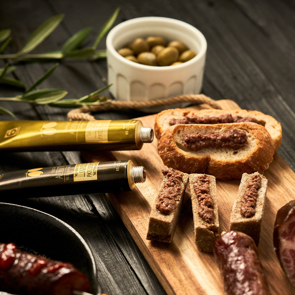 
                  
                    Luxury Christmas Hamper no. 6
                  
                