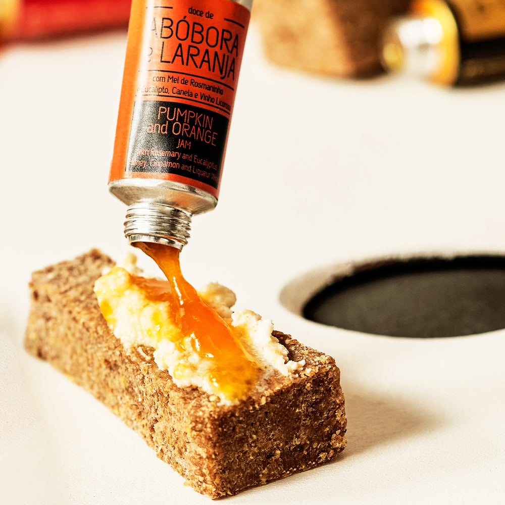 
                  
                    Box Experience: Travel Kit – Special Christmas Edition No. 3 + Crackers
                  
                