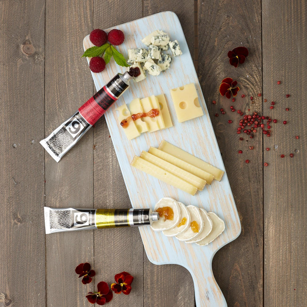 
                  
                    Tábua de queijos com compotas em bisnaga meia.dúzia®
                  
                