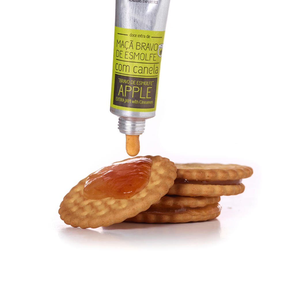 
                  
                    Bolachinha com Doce Extra de Maçã bravo de Esmolfe com Canela em bisnaga meia.dúzia®, parte do Travel Kit 6 Doces Artesanais - Azulejos Portugueses - Presente de Portugal
                  
                
