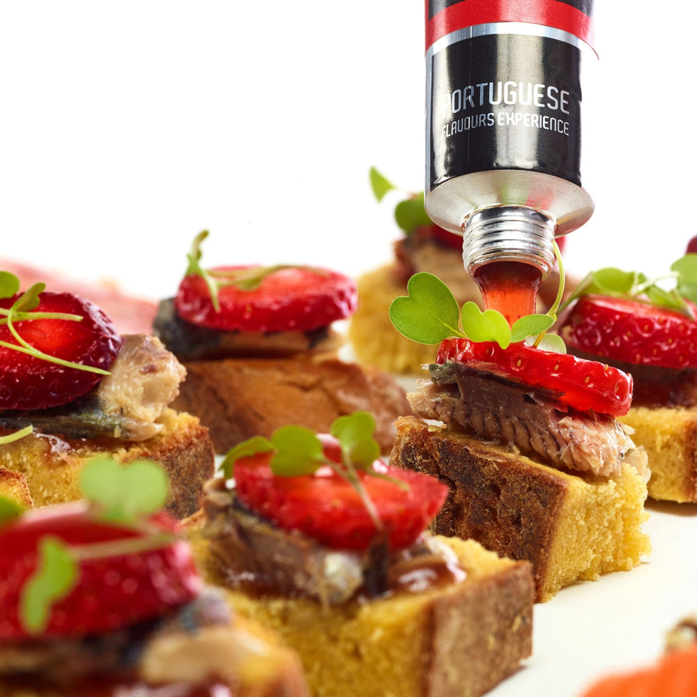 
                  
                    Tosta de atum com Compota artesanal de morango com malagueta e vinho do Porto meia.dúzia
                  
                