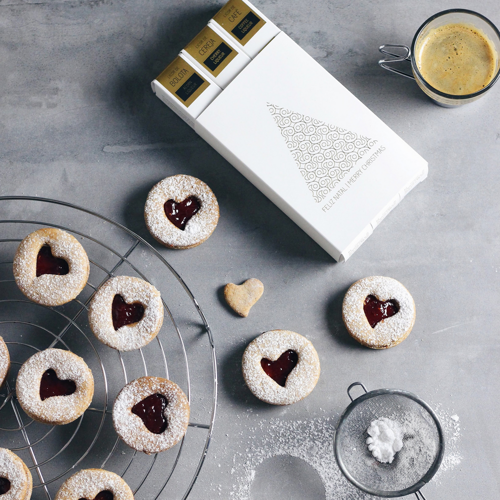 
                  
                    PACK 3 Licores - Edição Natal, inclui: licor de bolota, licor de cereja, licor de café - licores artesanais portugueses em tubo by meia.dúzia - sabores de Portugal
                  
                