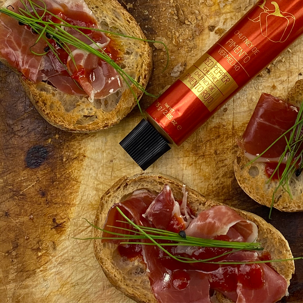 tosta de presunto pata negra com chutney de pimento vermelho em bisnaga da meia.dúzia - presentes para o dia da mãe
