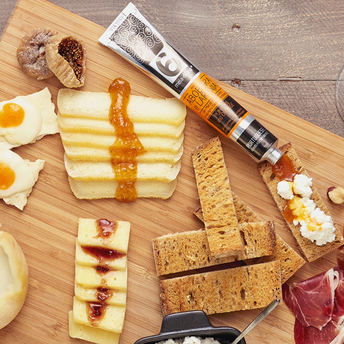 Tábua de queijos com compota de abóbora e vinho do porto meia.dúzia®