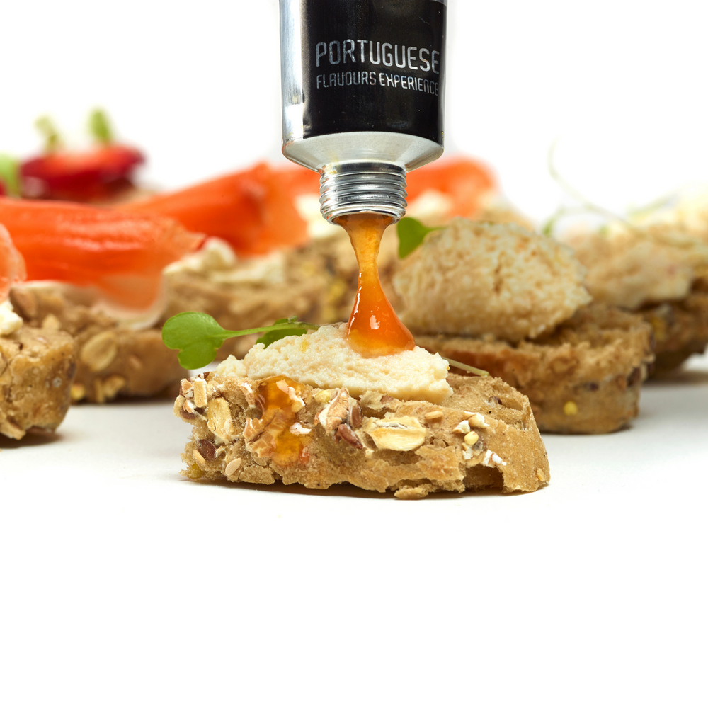 
                  
                    Pão de sementes com requeijão e compota de abóbora meia.dúzia
                  
                